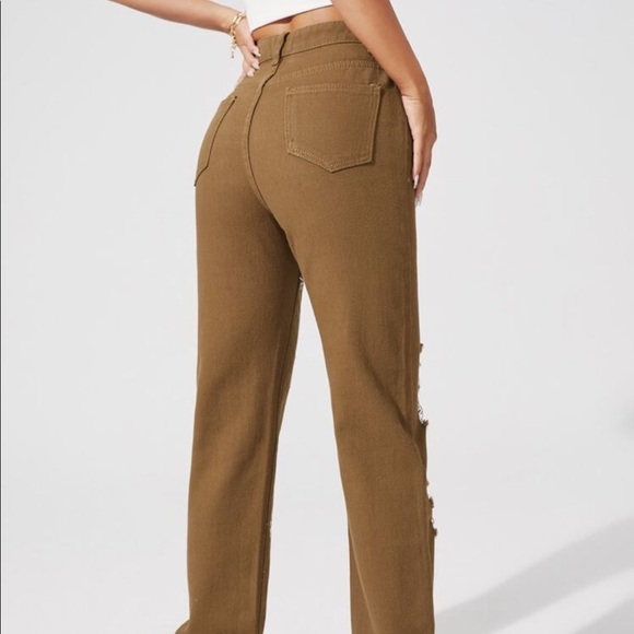 SHEIN FIGURE AND SLOGAN GRAPHIC RIPPED JEANS SIZE M - Picture 3 of 17